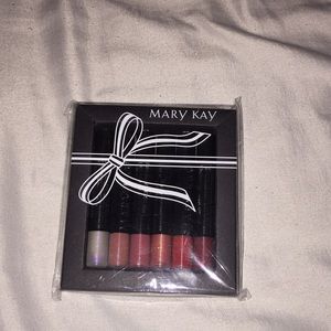 Brand new Mary Kay lipgloss set